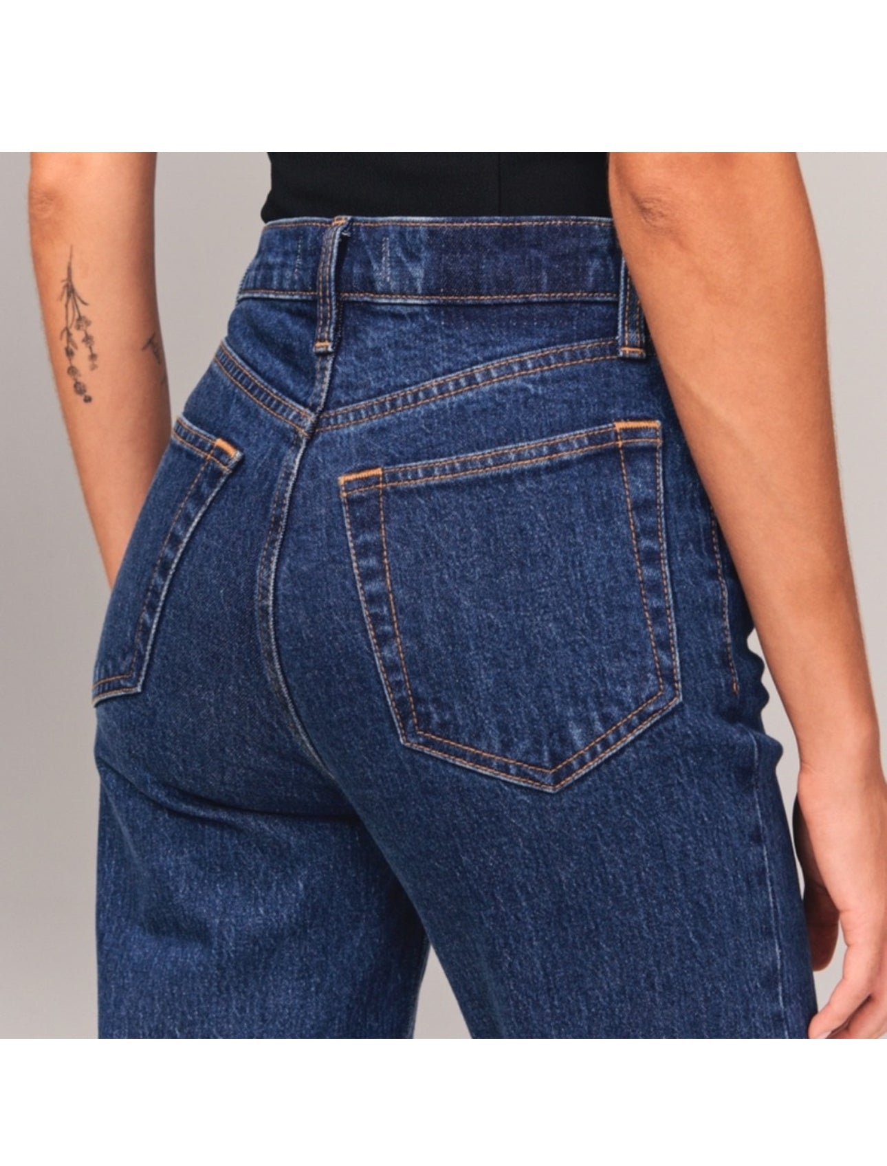 Abercrombie and Fitch ultra High Rise 90s straight Jean
 27